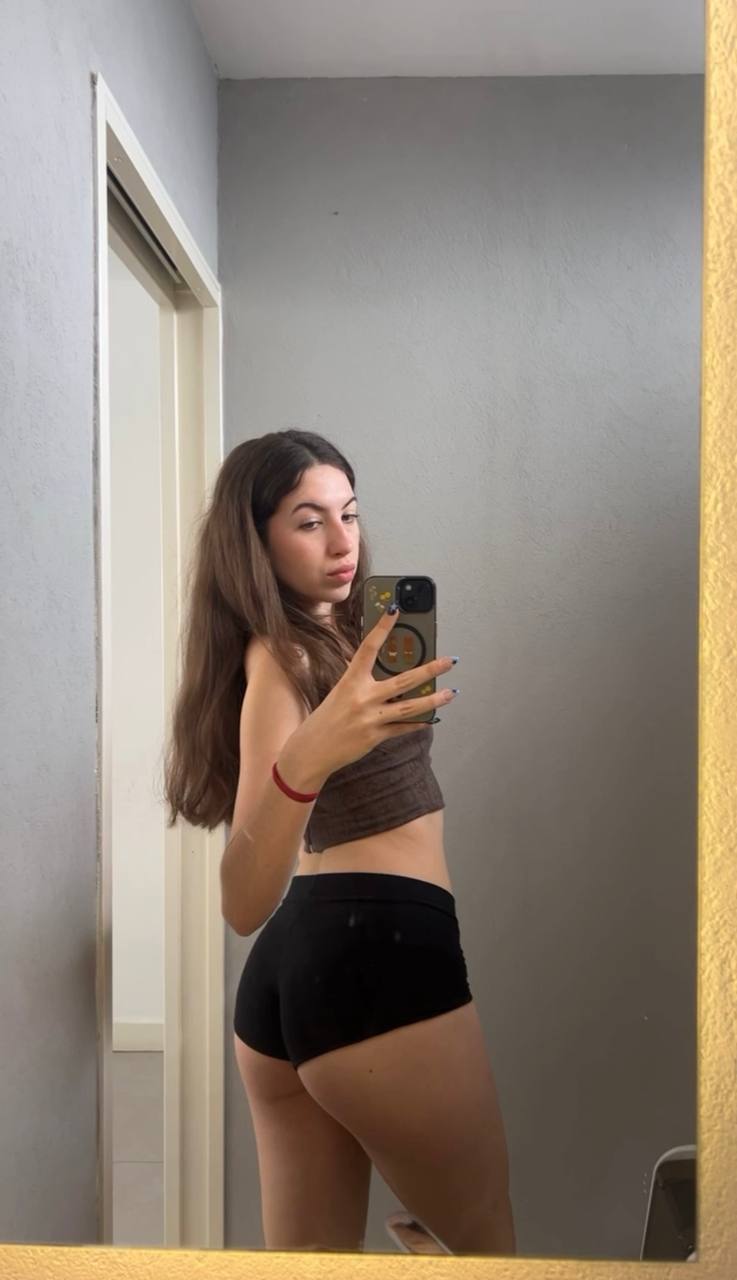 Amber in her underwear in Tangshan