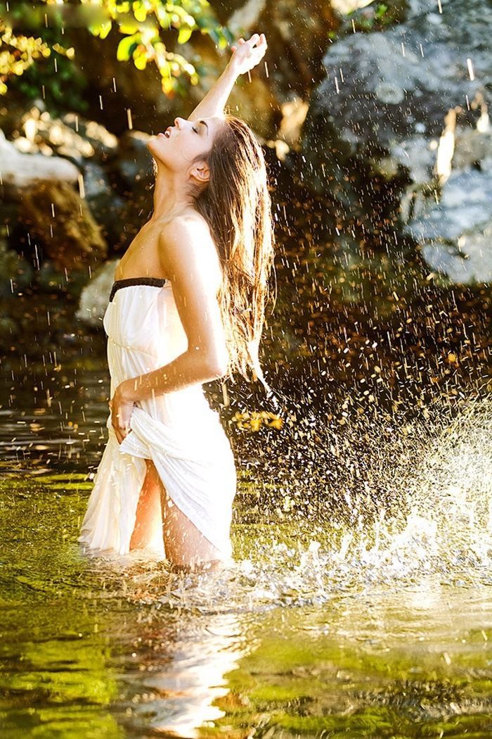 Marie Avgeropoulos in Tangshan