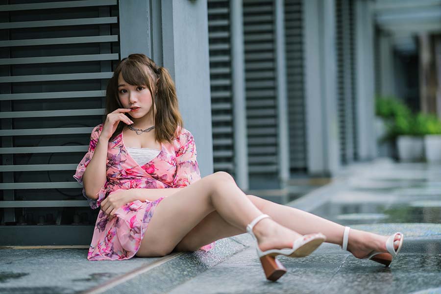 Girls in short dresses in Tangshan