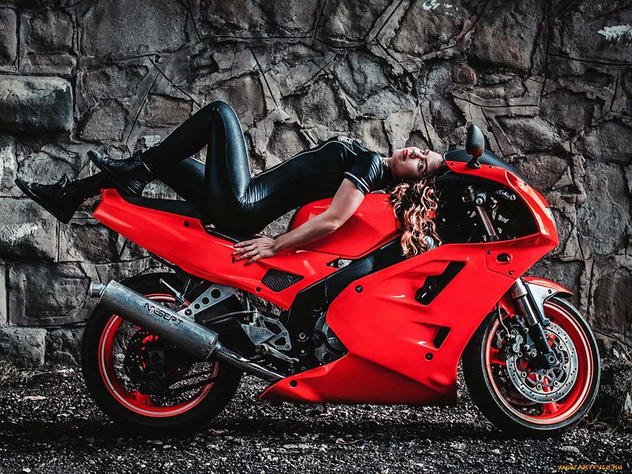 Beautiful girl Beautiful girls and motorcycles in Tangshan