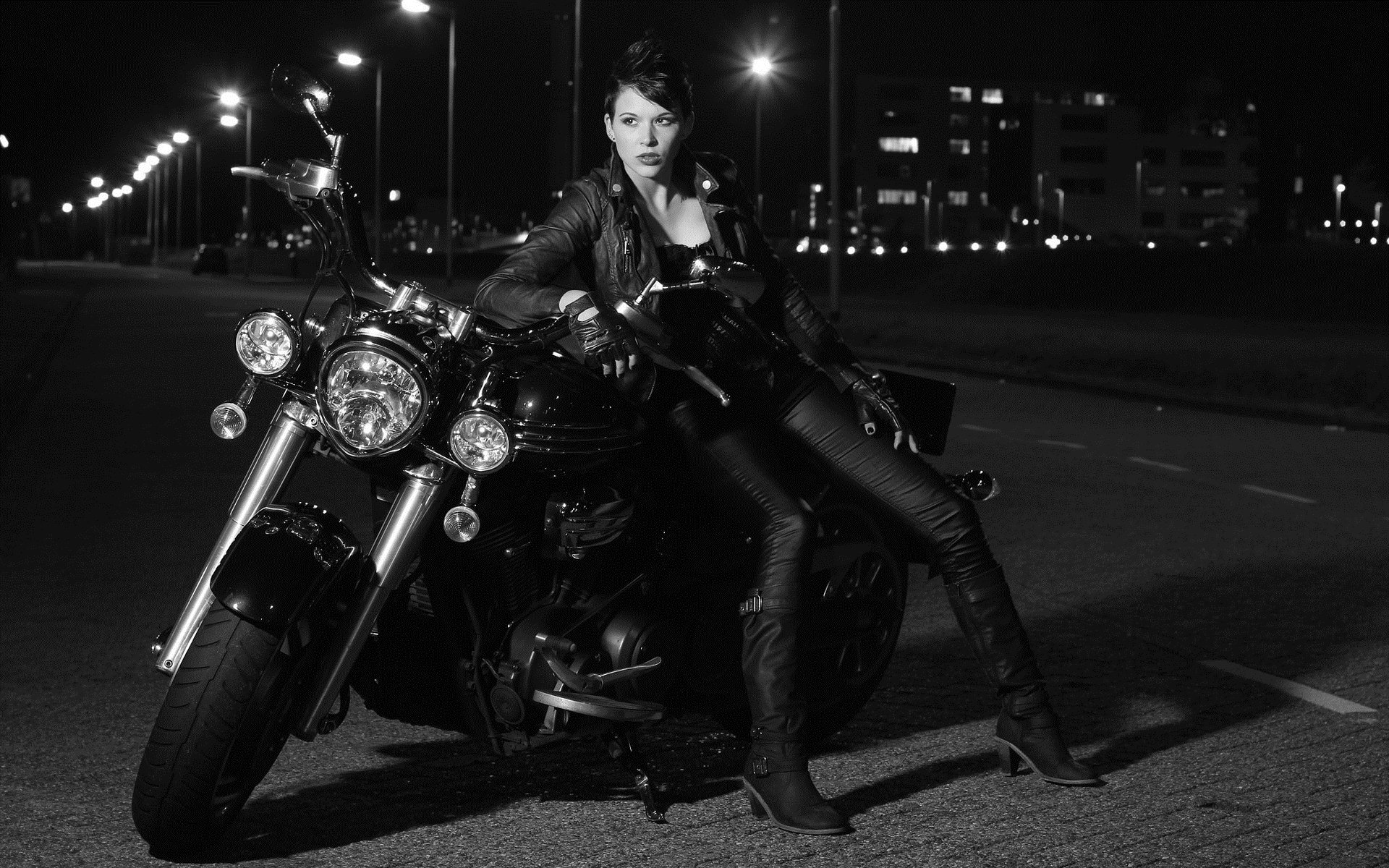 Photo Beautiful girls and motorcycles in Tangshan