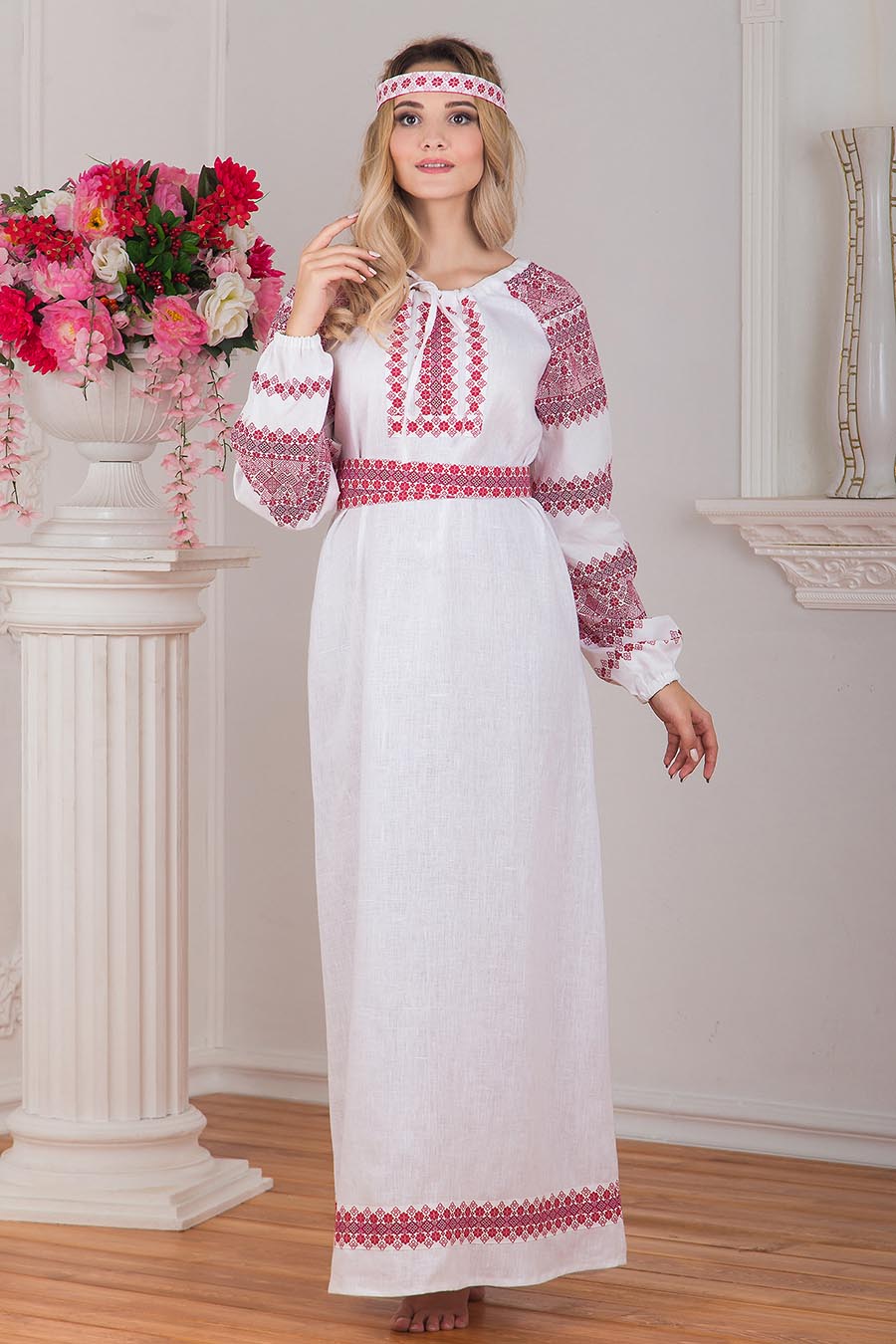 Women in Slavic costumes in Tangshan