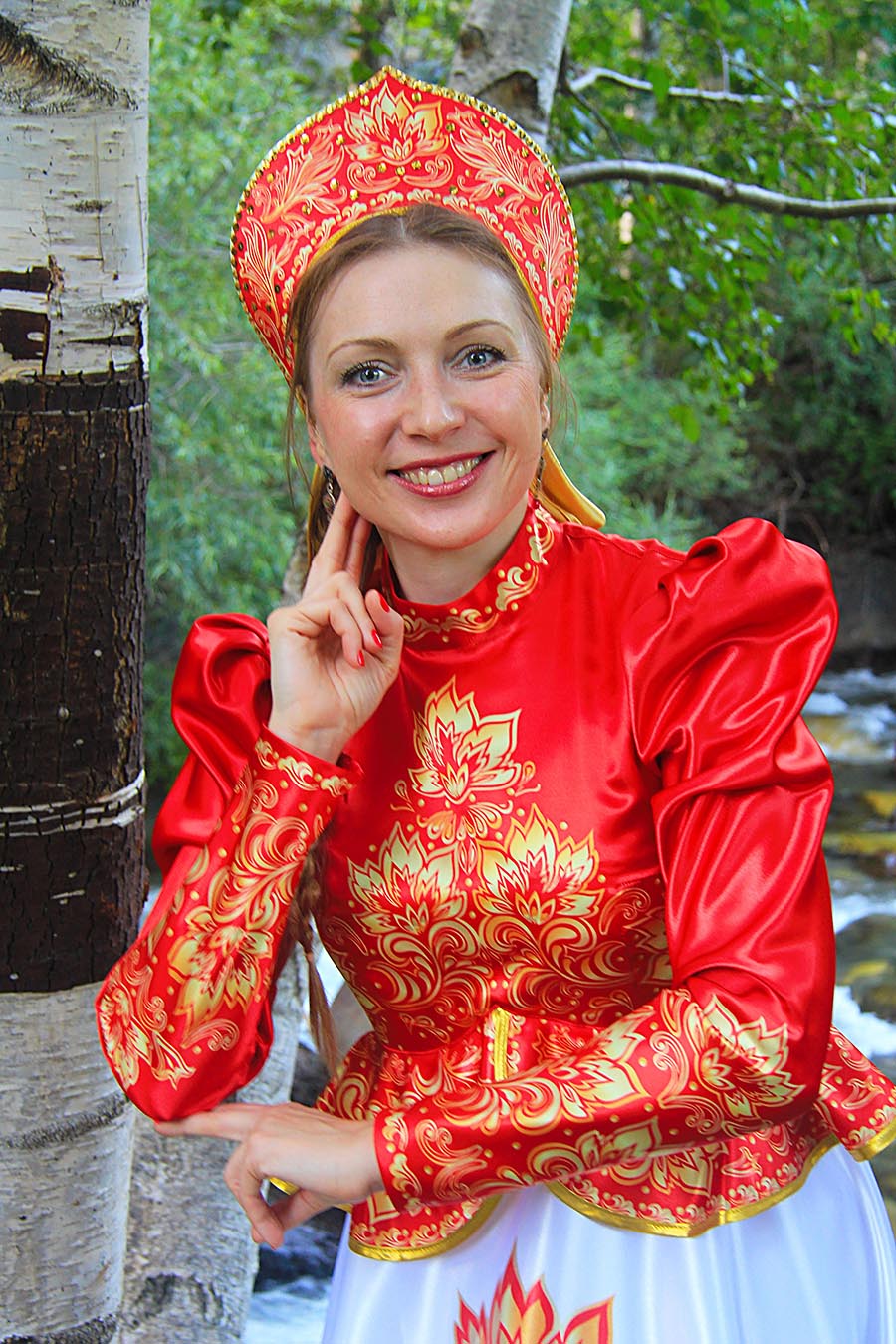 Women in Slavic costumes in Tangshan