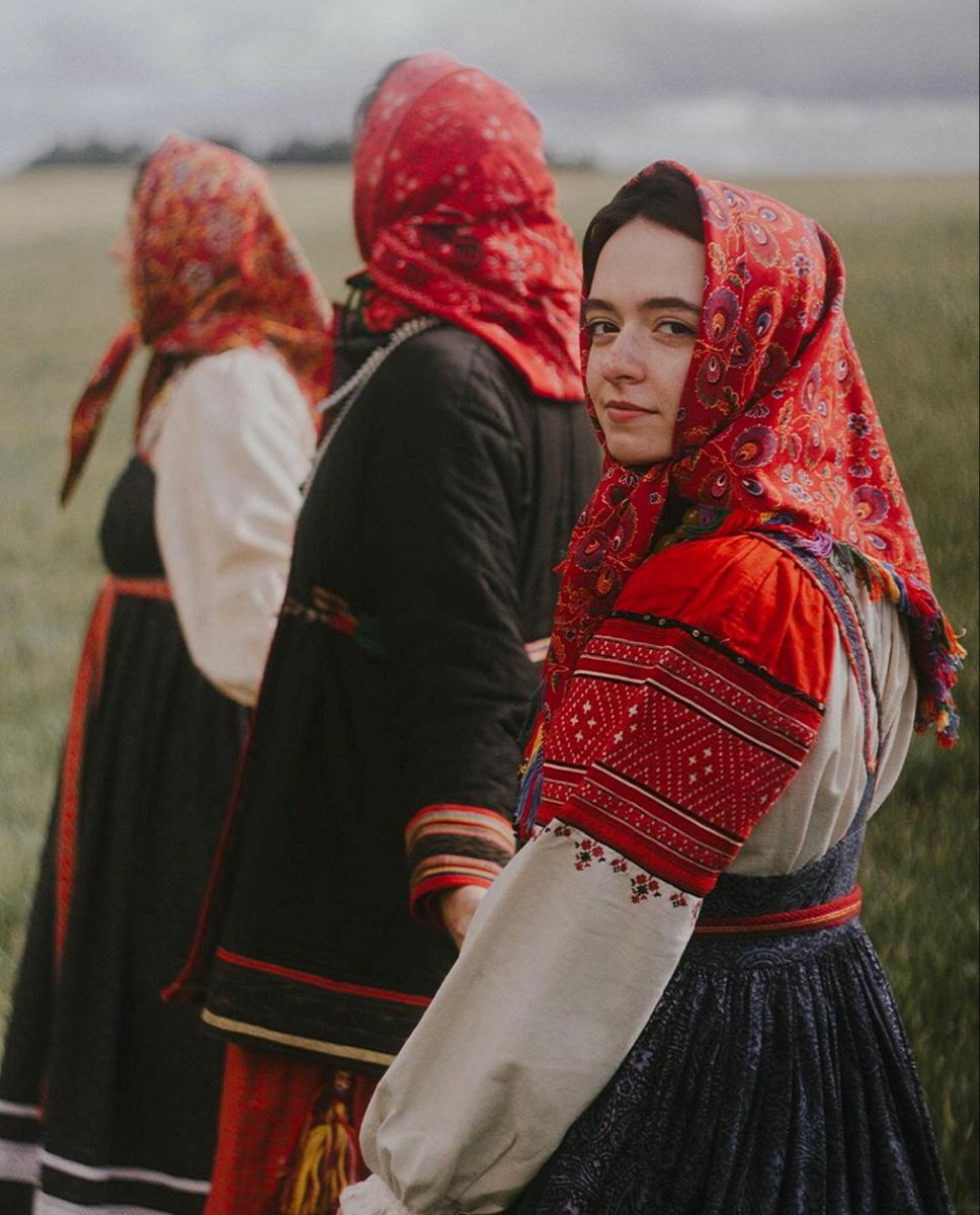 Women in Slavic costumes in Tangshan