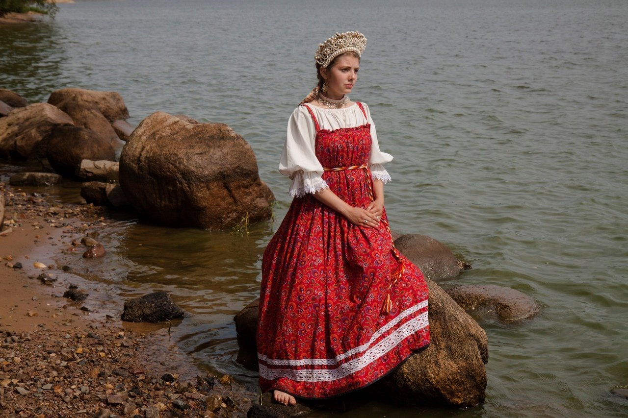 Women in Slavic costumes in Tangshan