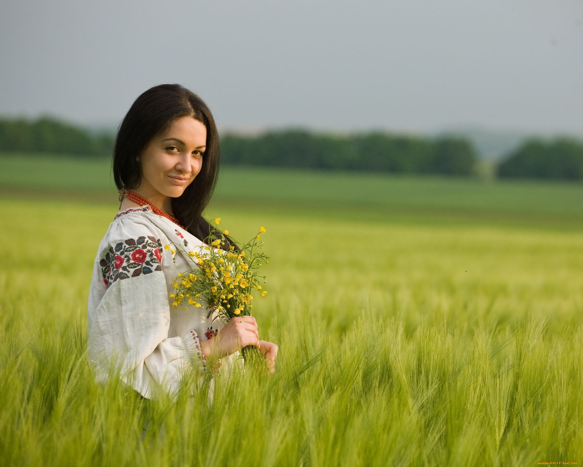 Women in Slavic costumes in Tangshan