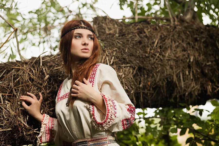 Women in Slavic costumes in Tangshan