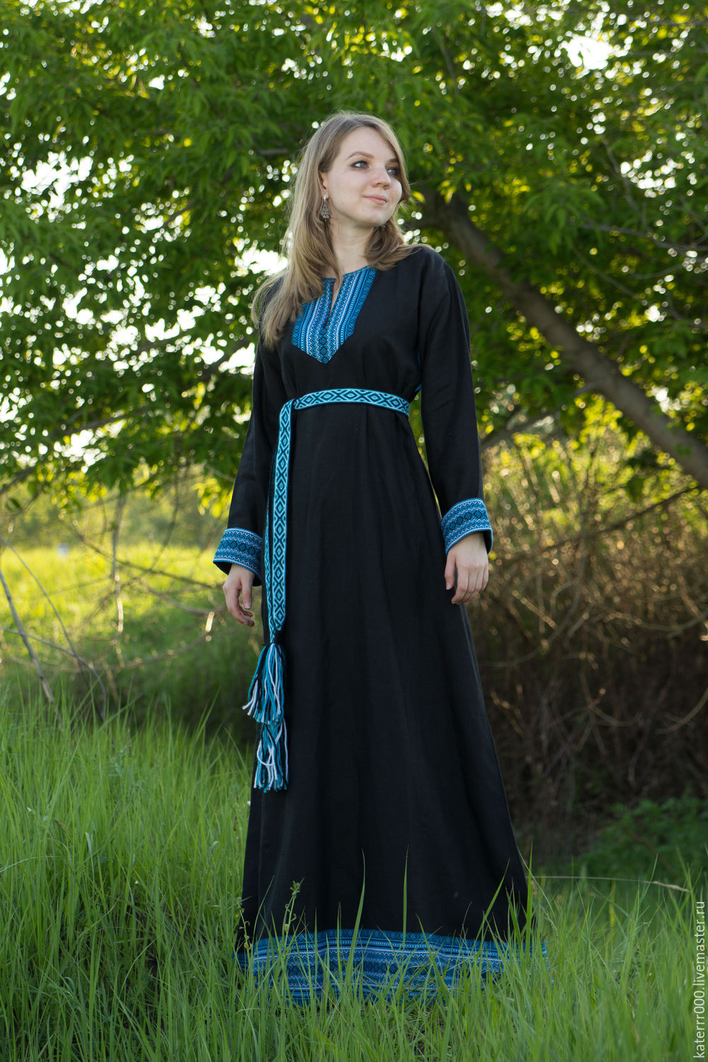 Women in Slavic costumes in Tangshan