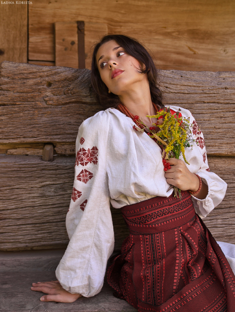 Girls in Slavic costumes in Tangshan