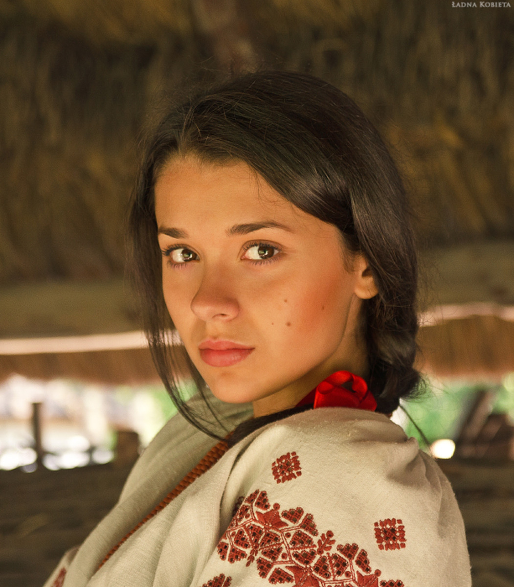Girls in Slavic costumes in Tangshan