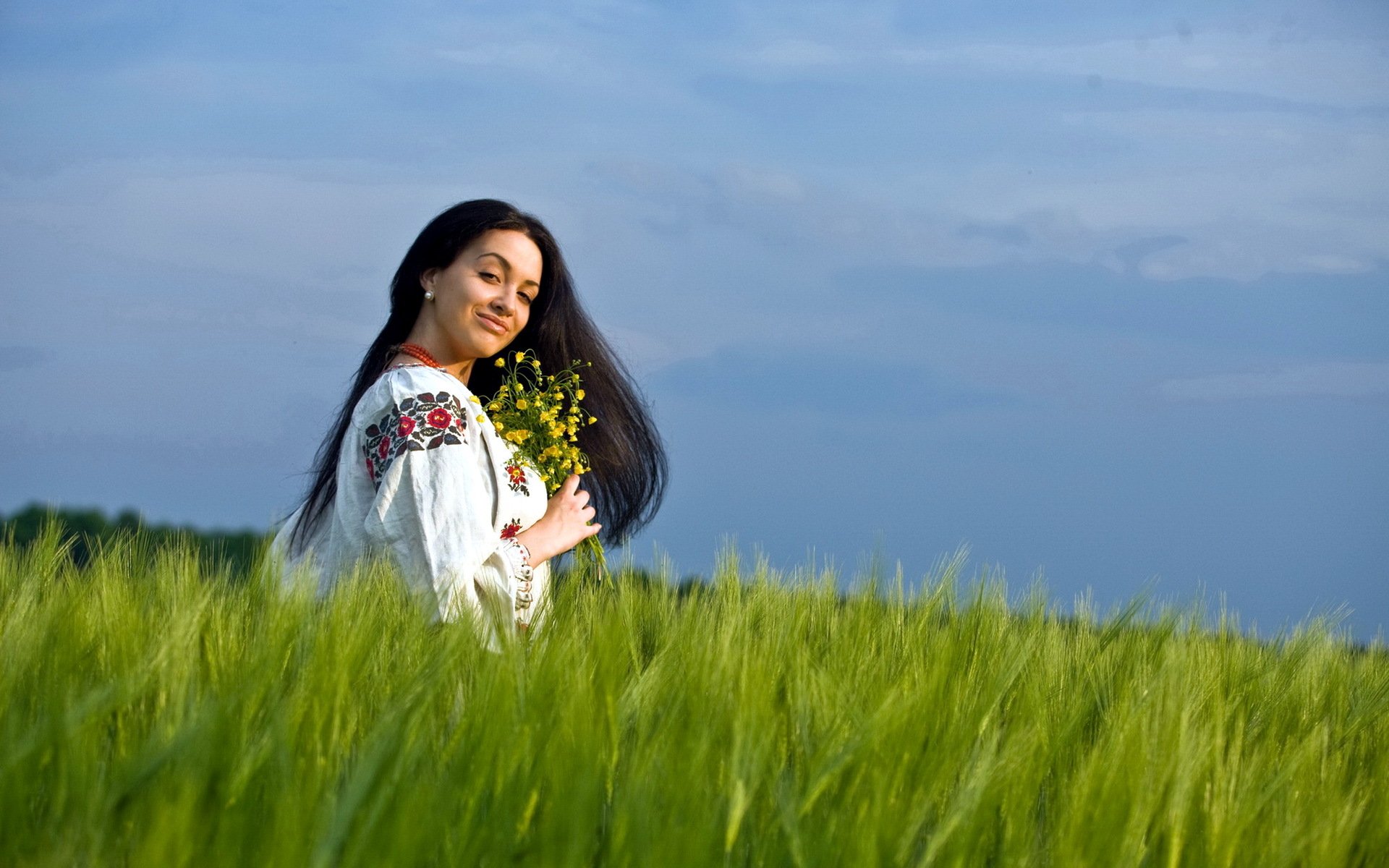 Girls in Slavic costumes in Tangshan