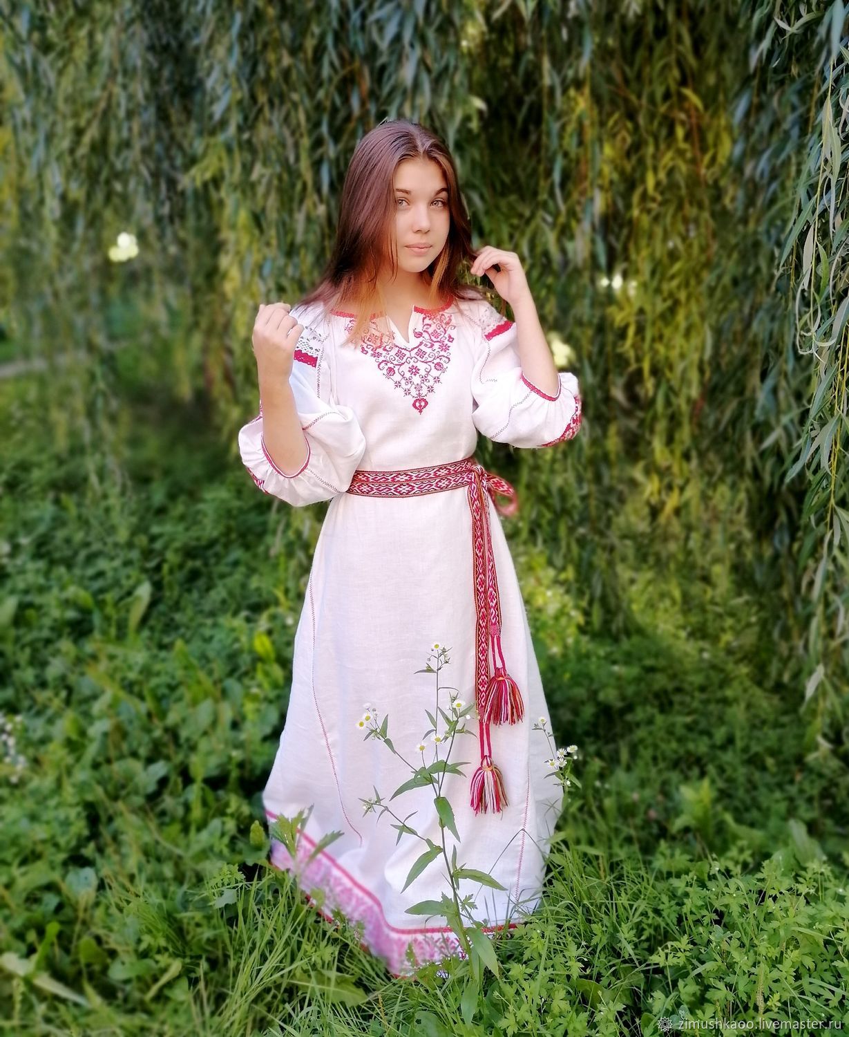 Girl Girls in Slavic costumes in Tangshan
